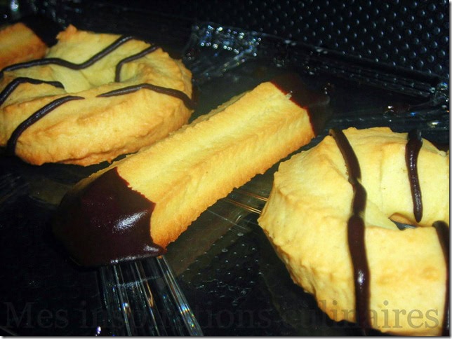 Halwat el-lambout (gateaux secs algeriens à l'entonnoir)