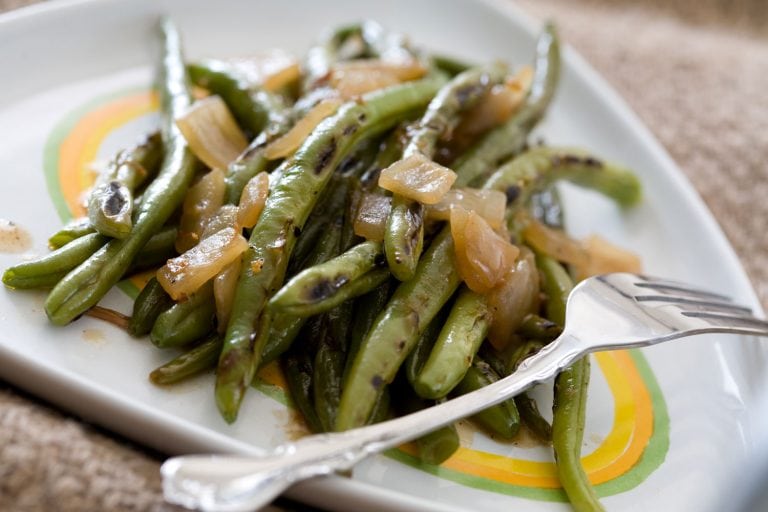 Haricots verts aux échalotes caramélisées