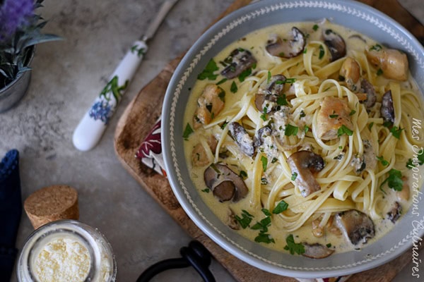 Tagliatelles au poulet et sauce aux champignons