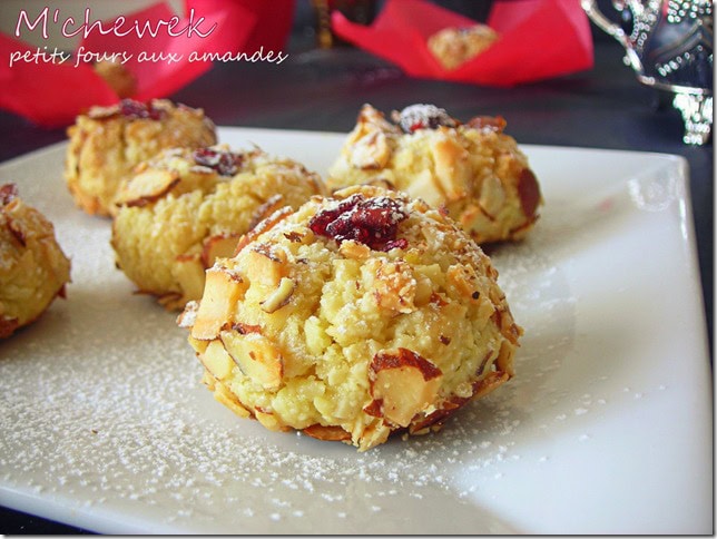 Mchewek / petits fours algeriens aux amandes (مشوك باللوز)