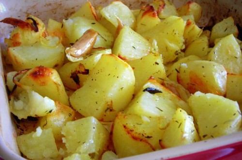 Pommes De Terre Rôties Aux Oignons Rouges