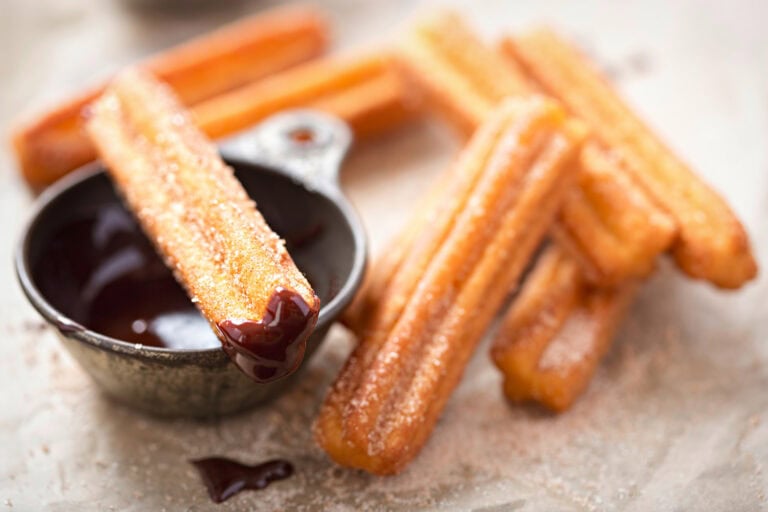 Churros Maison Croustillants : Recette Facile et Rapide Sans Machine
