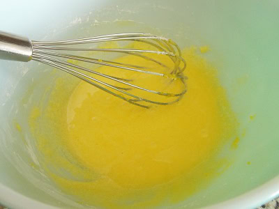 fouetter les jaunes d'oeufs sucre et maizena