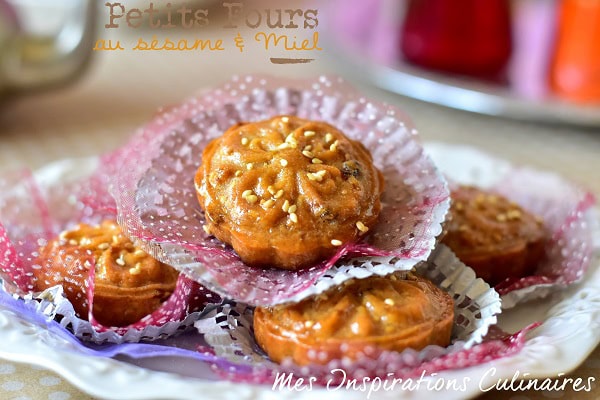 Petits fours au sésame, miel et raisins secs