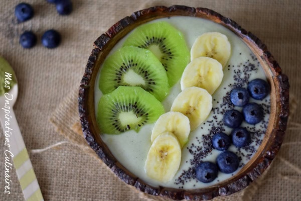 Smoothie bowl à la spiruline, kiwi et avocat