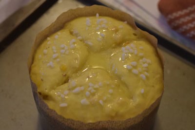 badigeonner la brioche et faites une croix