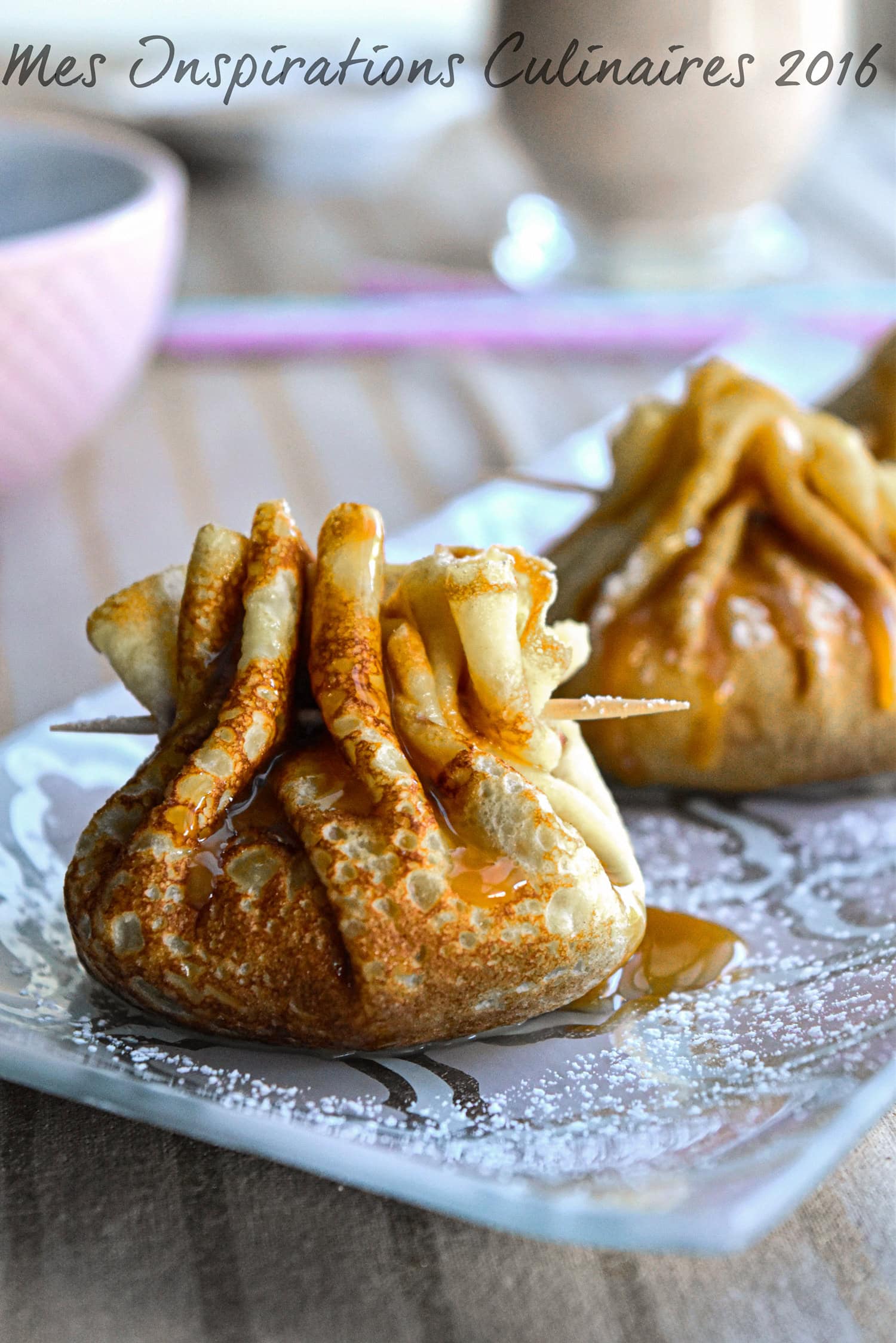 Aumônière de crêpes aux pommes et caramel beurre salé