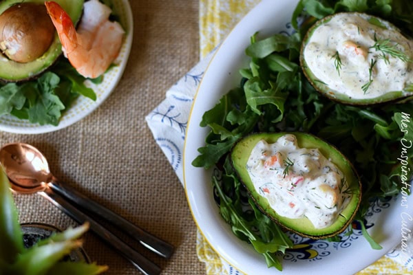 Avocat farci aux crevettes, surimi et aneth