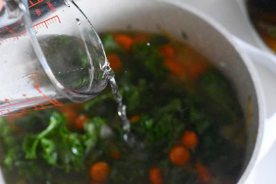 Soupe de chou Kale, carottes et pois chiche rôtis | Le Blog cuisine de ...