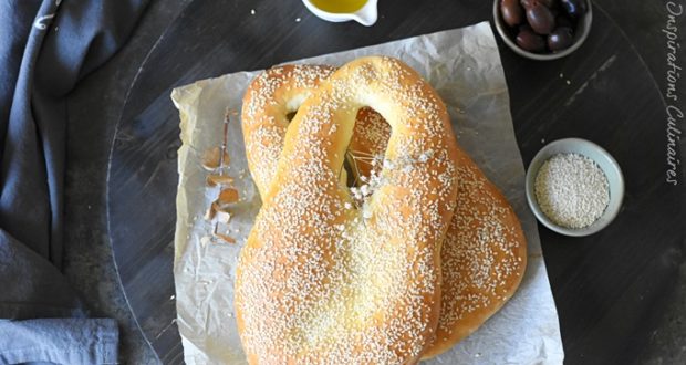 Pain brioché aux sésames (Kaak el Qods) : recette Palestinienne