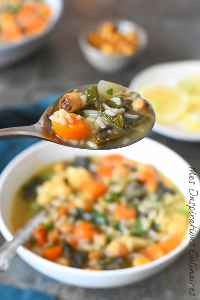 Soupe de chou Kale, carottes et pois chiche rôtis