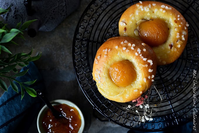 Brioches aux abricots moelleuses