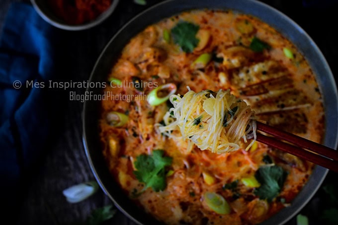 Soupe Thaï Poulet Lait De Coco Et Curry Rouge