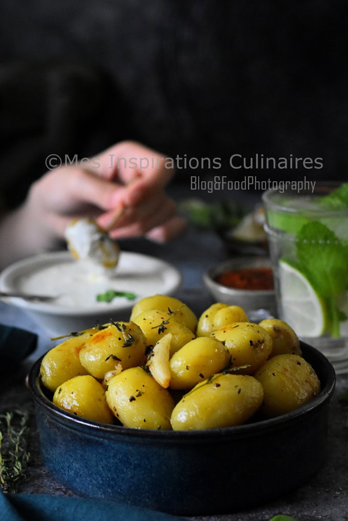 Pomme De Terre Rôties à Lail Et Thym