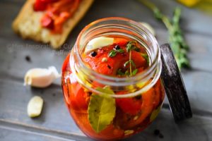 Poivrons marinés à l’huile d’olive et ail (recette facile)