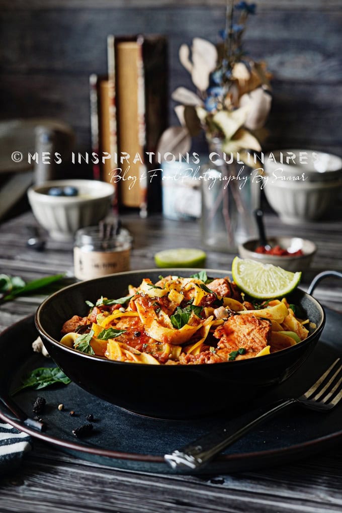 Tagliatelles au saumon frais et poivre long rouge de kampot