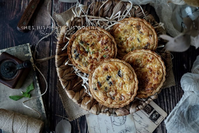 Tartelettes aux poireaux, fromage et olives