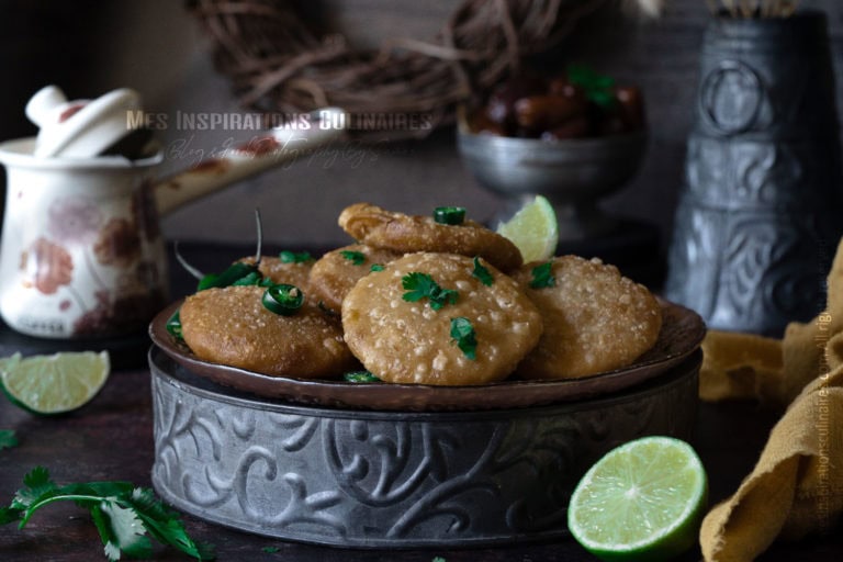 pain indien frit aux pommes de terre (Aloo kachori)