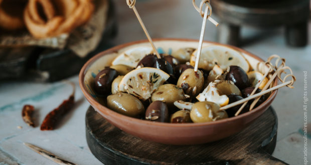 Comment faire des olives marinées aux herbes