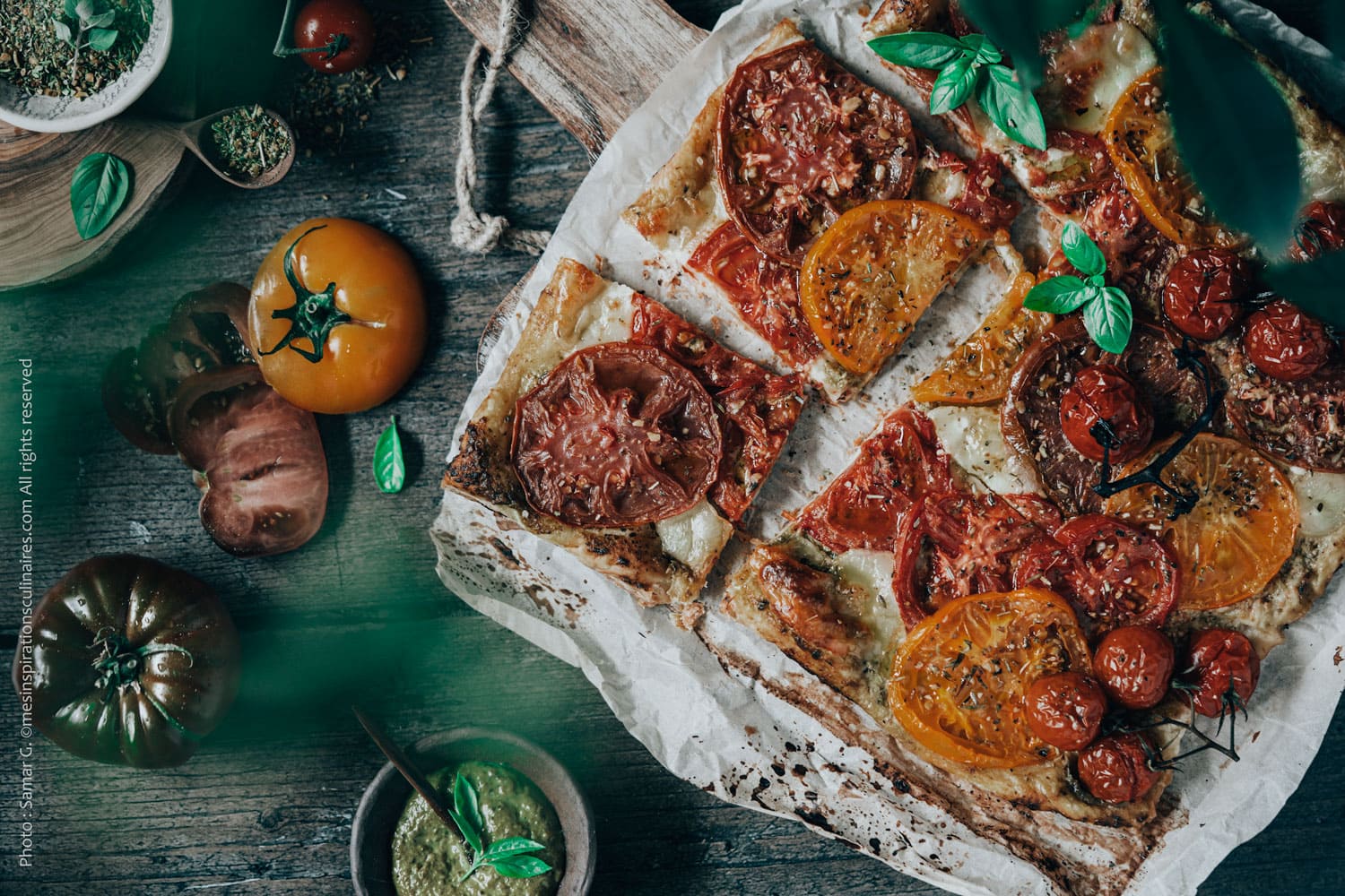 Tarte fine tomates, pesto et mozzarella