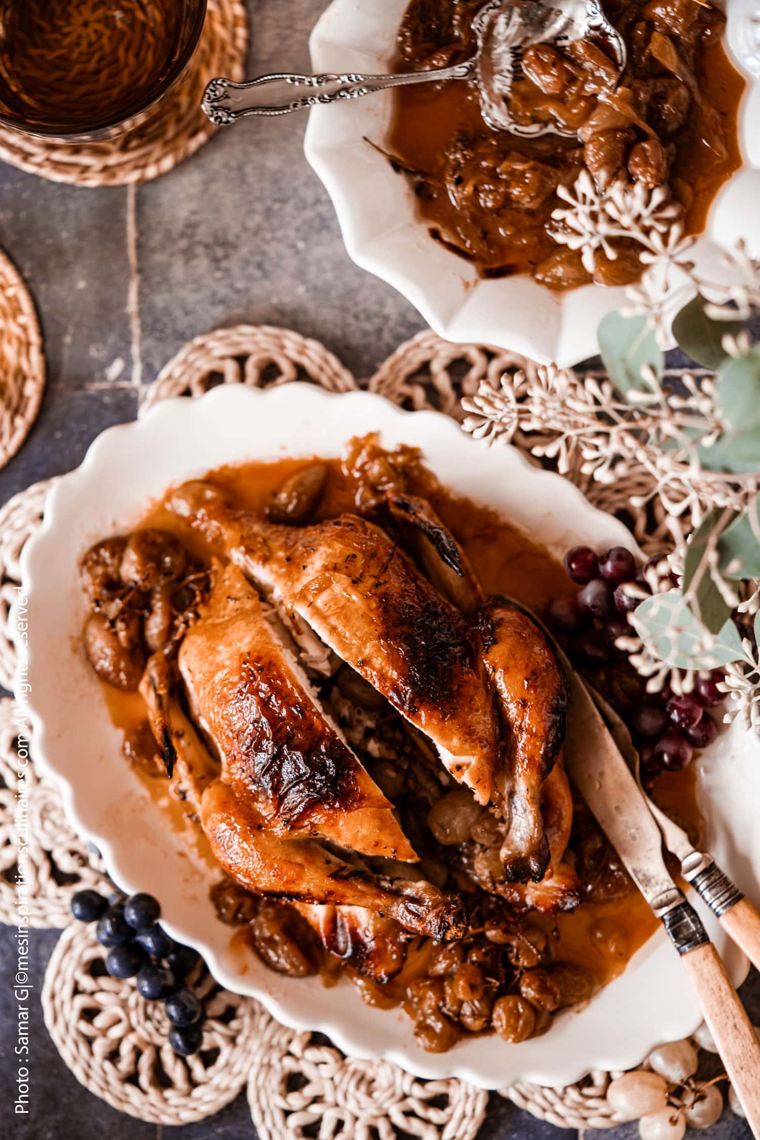 Poulet de Cornouailles rôti aux raisins et miel