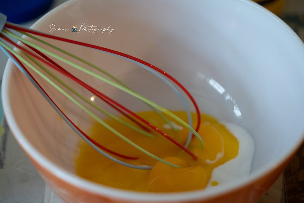 mélanger les oeufs et le sucre