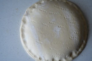 Pincer les bords de la pâte feuilleté 