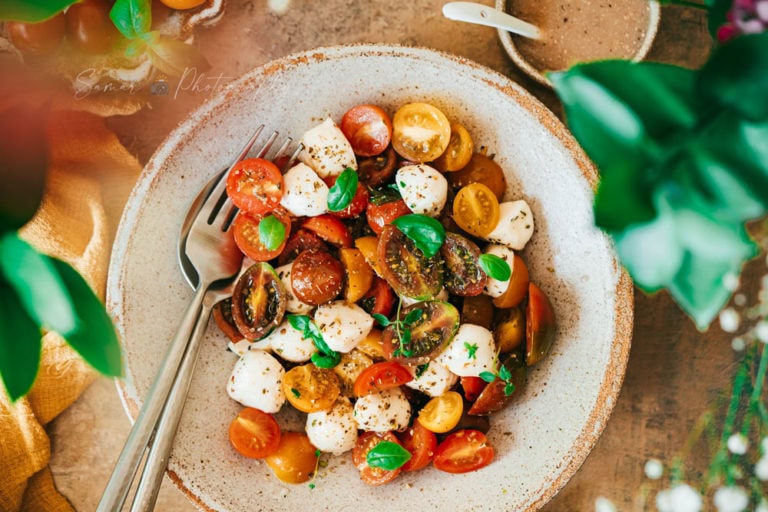 Salade de tomate et mozzarella au basilic