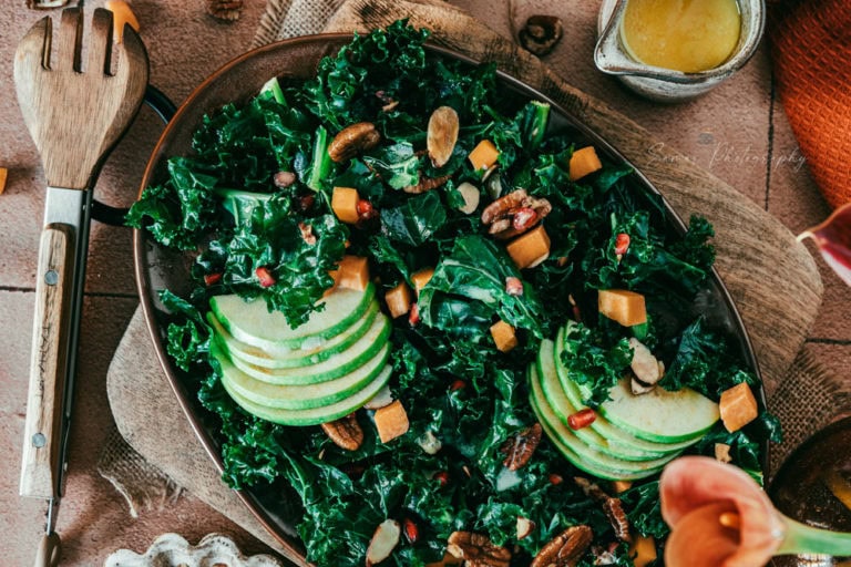 Salade d’automne au chou kale, vinaigrette tahini