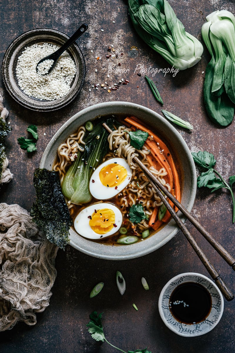 Nouilles Ramen japonaise aux légumes