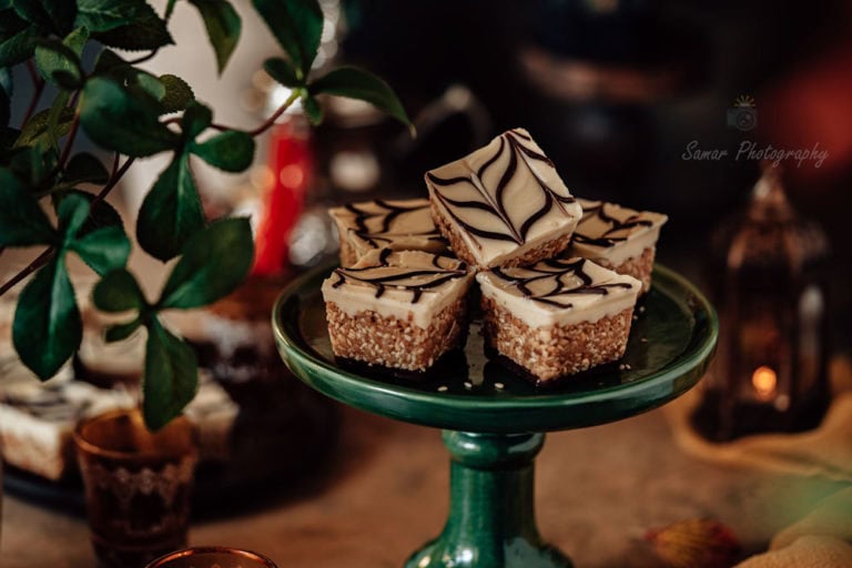 Zellige ou rkhama, gâteau aux cacahuètes et sésames