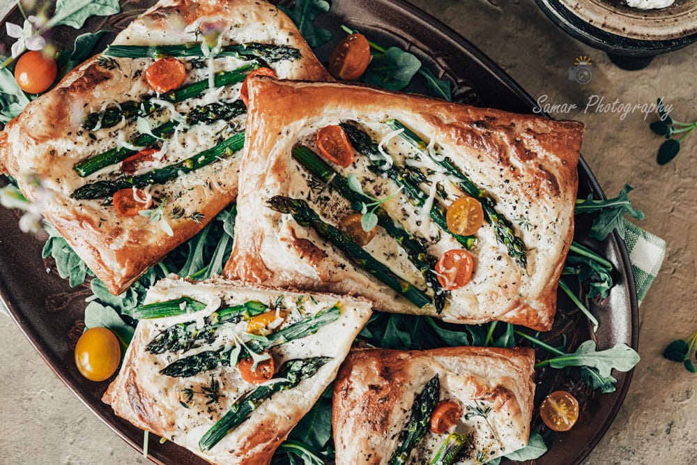 Délicieuse Tarte fine aux asperges et tomates cerises