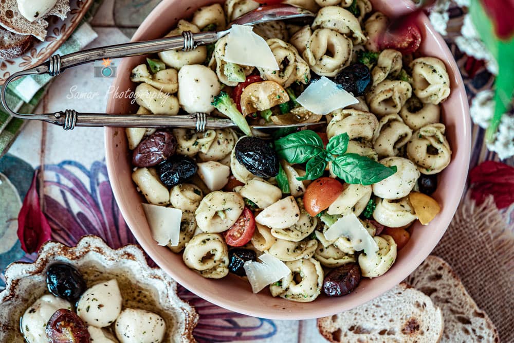 Salade de pâtes tortellinis au fromage, entrée froide