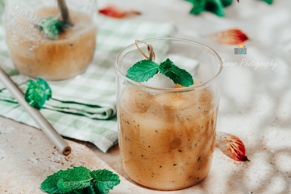 Smoothie au melon, avec banane et menthe