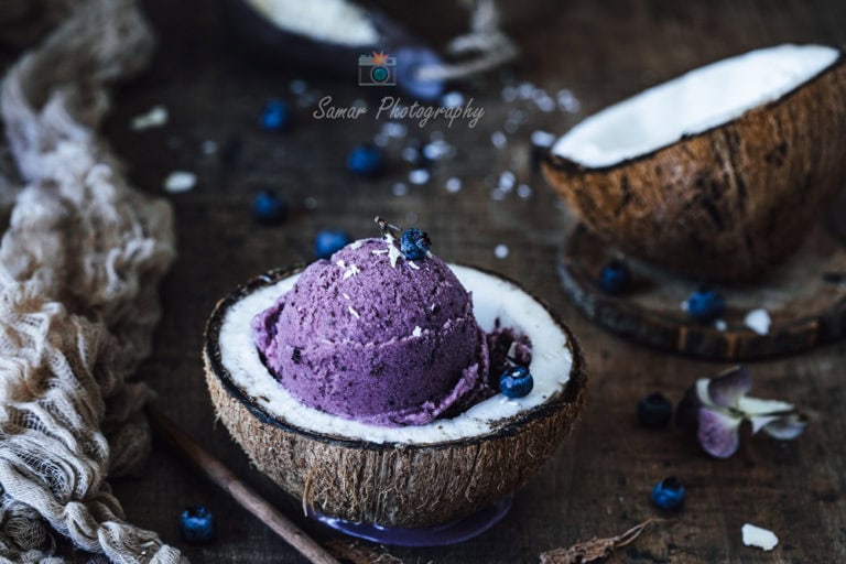 Glace noix de coco et myrtilles