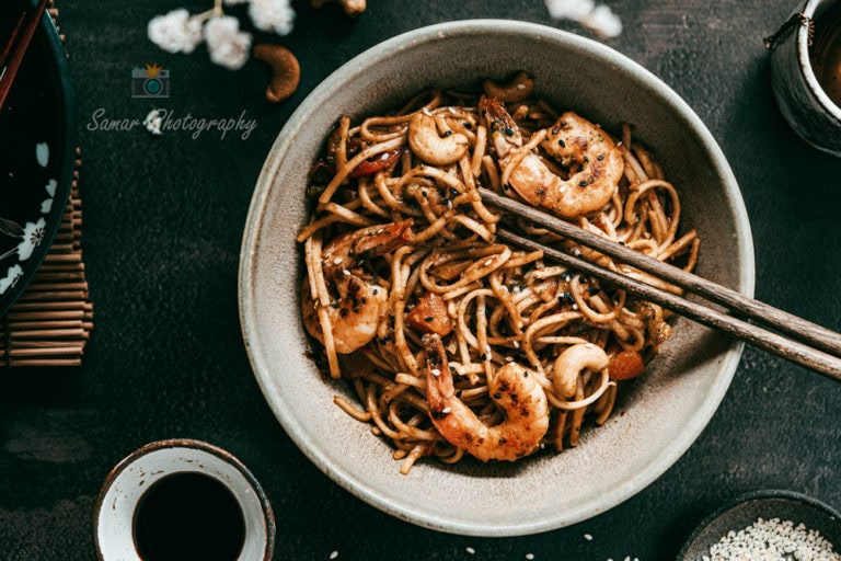 Nouilles asiatiques aux crevettes, sauce crémeuse au beurre de cacahuètes