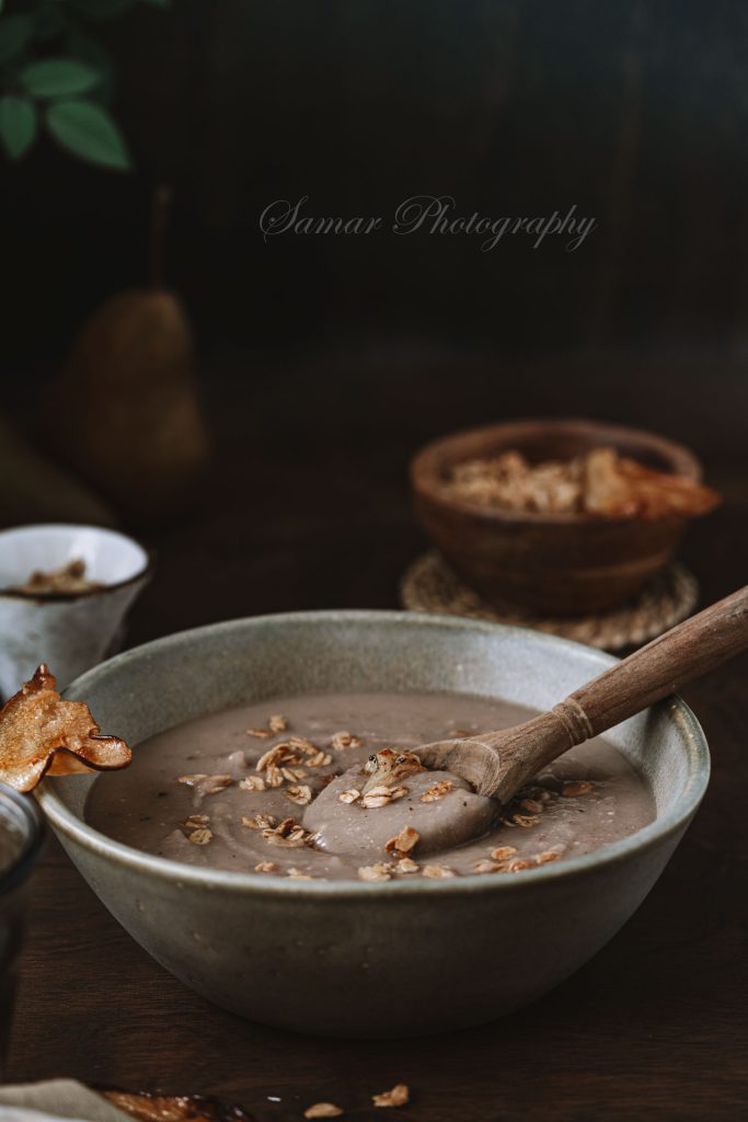 Soupe de chou-fleur, haricots blancs et poire