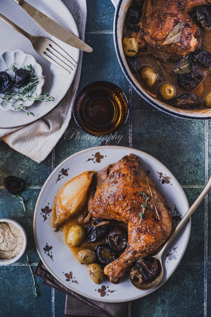 Cuisses de poulet sauce à la moutarde et aux pruneaux
