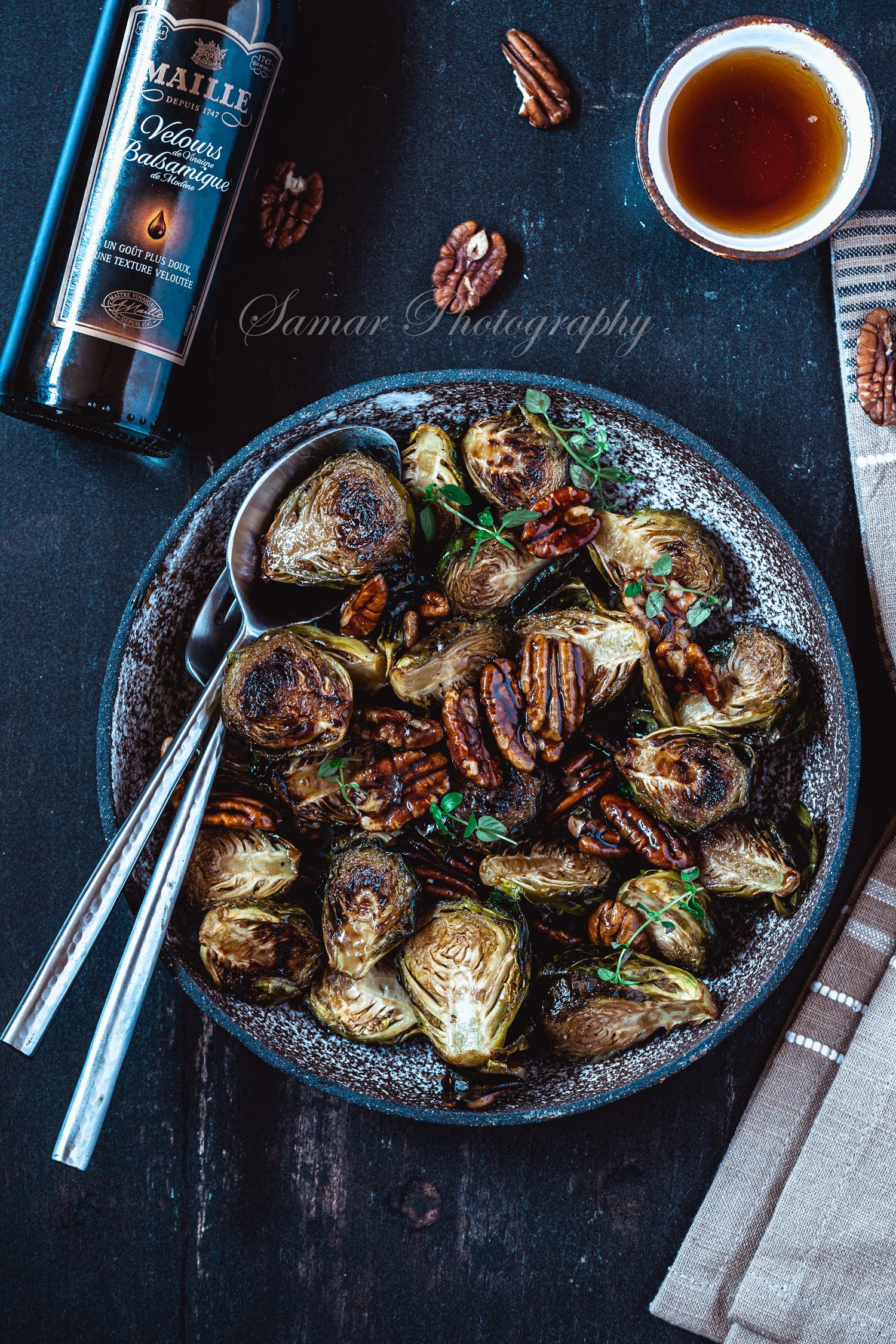 Choux de Bruxelles rôtis au sirop d’érable et balsamique avec noix de pécan