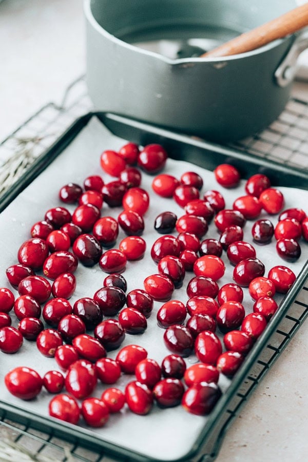 déposer les canneberges sur une plaque