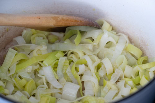 faire revenir les poireaux