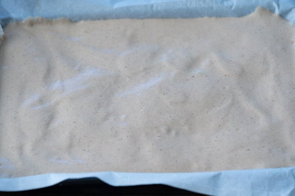 verser la génoise dans une plaque