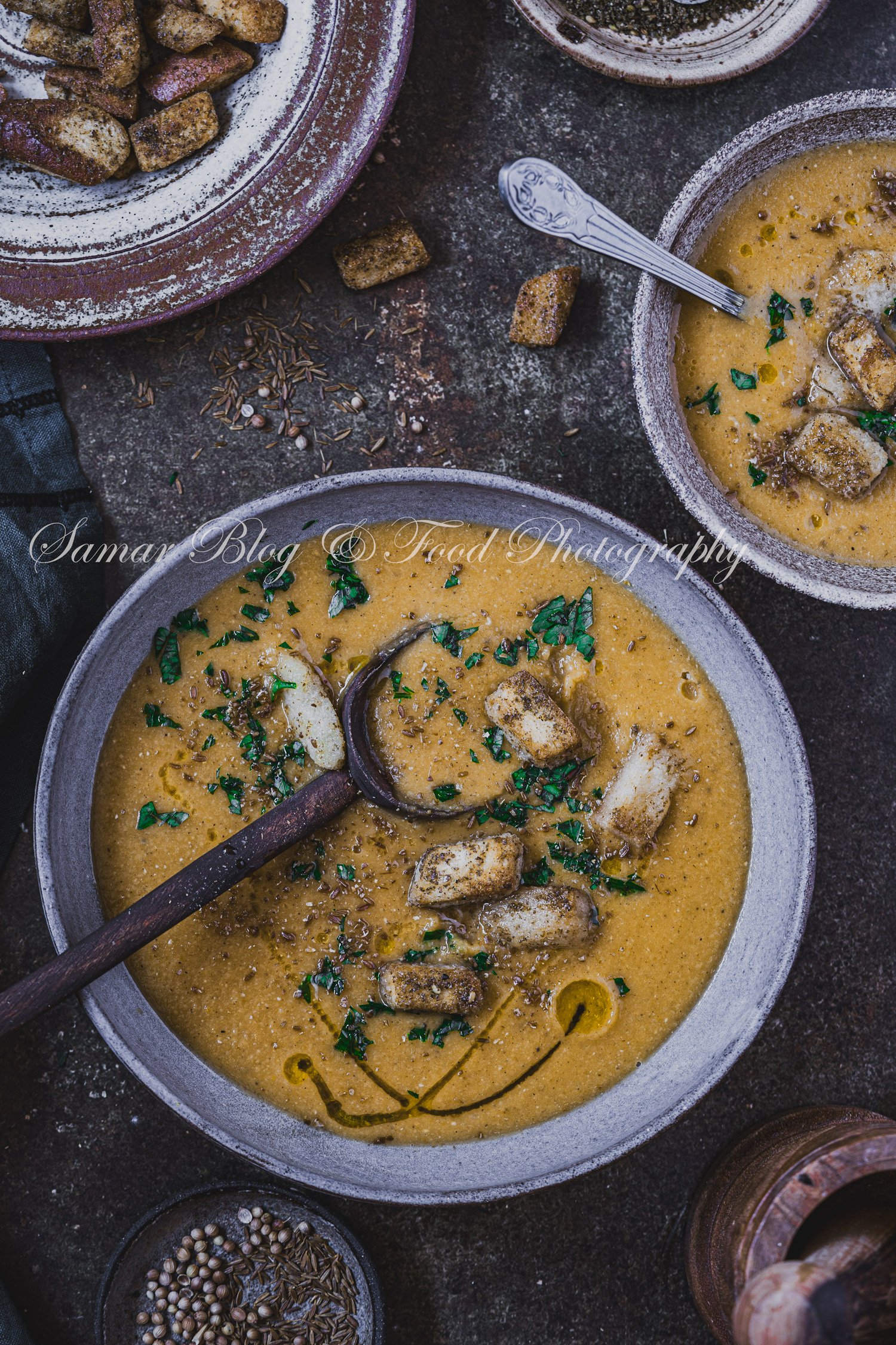 Soupe de lentilles rouges et butternut et croutons au zaatar
