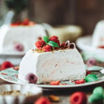 Semifreddo au basilic, citron vert et framboises : Un dessert glacé frais