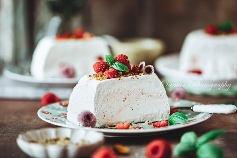 Semifreddo au basilic, citron vert et framboises : Un dessert glacé frais