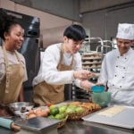 Offrir un atelier culinaire à Paris : le cadeau gourmand parfait